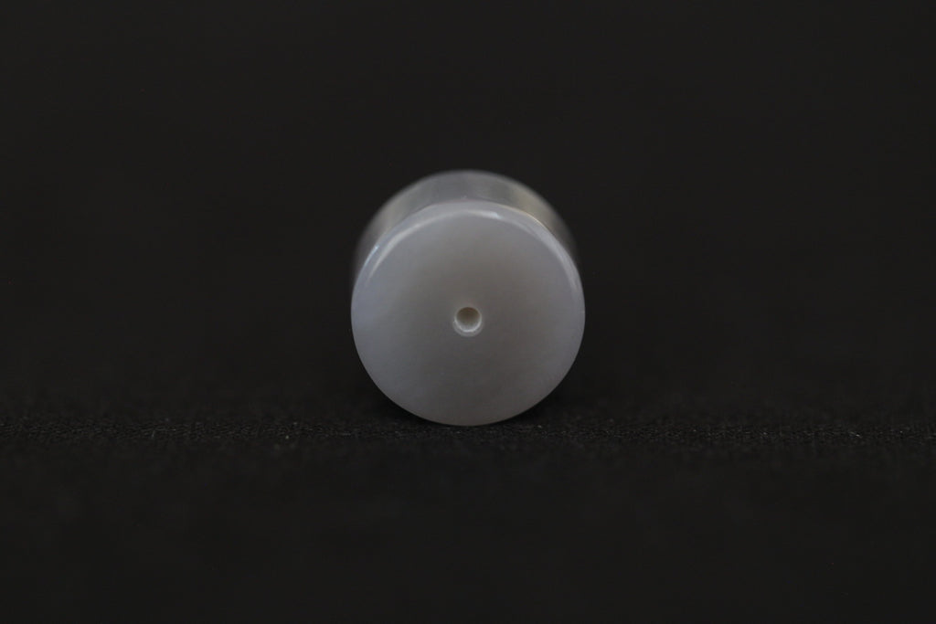 PILLAR Pure 15×9 · Smoky Lilac — nephrite jade pendant, end view