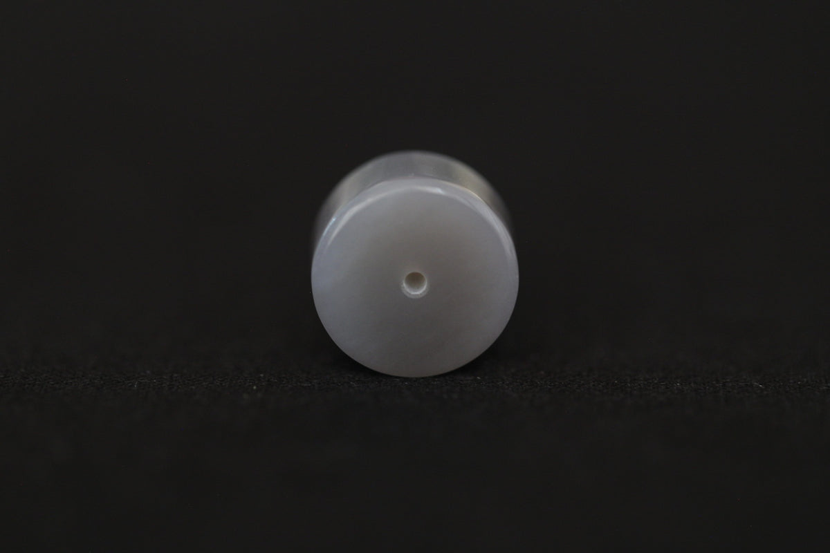 PILLAR Pure 15×9 · Smoky Lilac — nephrite jade pendant, end view