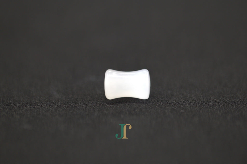 PILLAR Pure 6×12 · Suet White — nephrite jade cylinder necklace, front