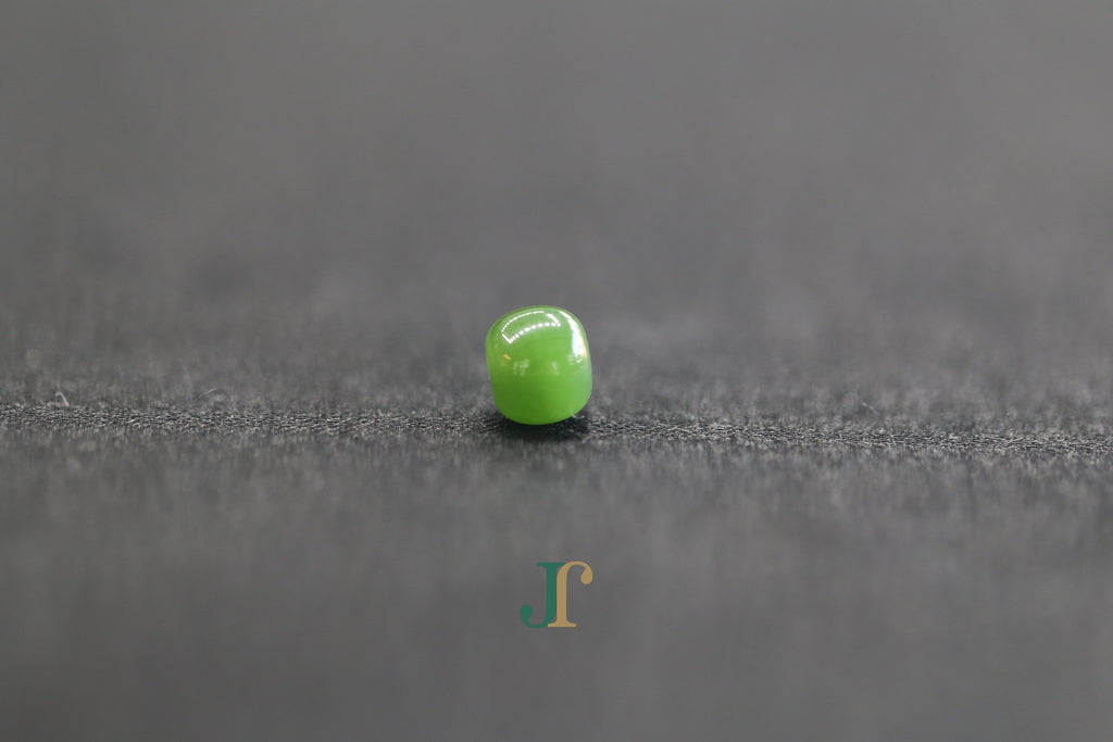 PILLAR Pure 7×6 · Spinach Green — nephrite jade cylinder necklace, close view