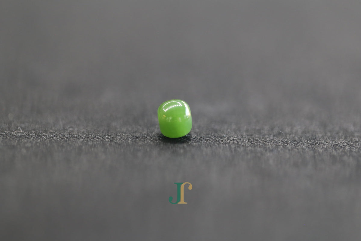 PILLAR Pure 7×6 · Spinach Green — nephrite jade cylinder necklace, close view