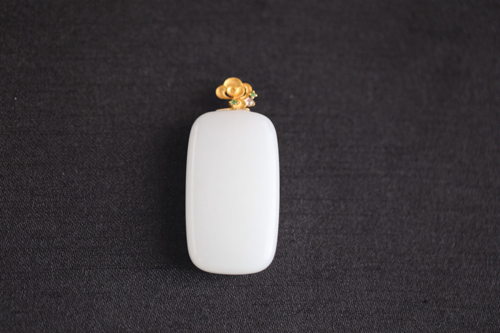 TABULA 002 · Suet White — nephrite jade pendant, front