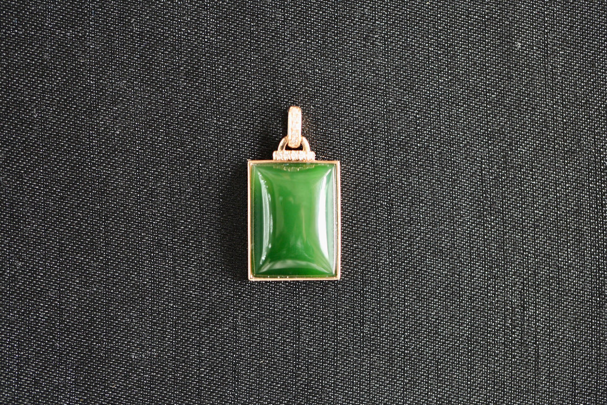 TABULA 003 · Spinach Green — nephrite jade pendant, front