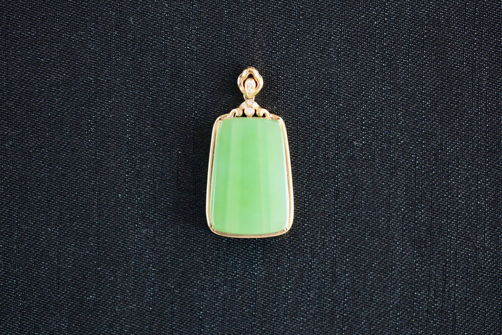 TABULA 004 · Willow Green — nephrite jade pendant, front