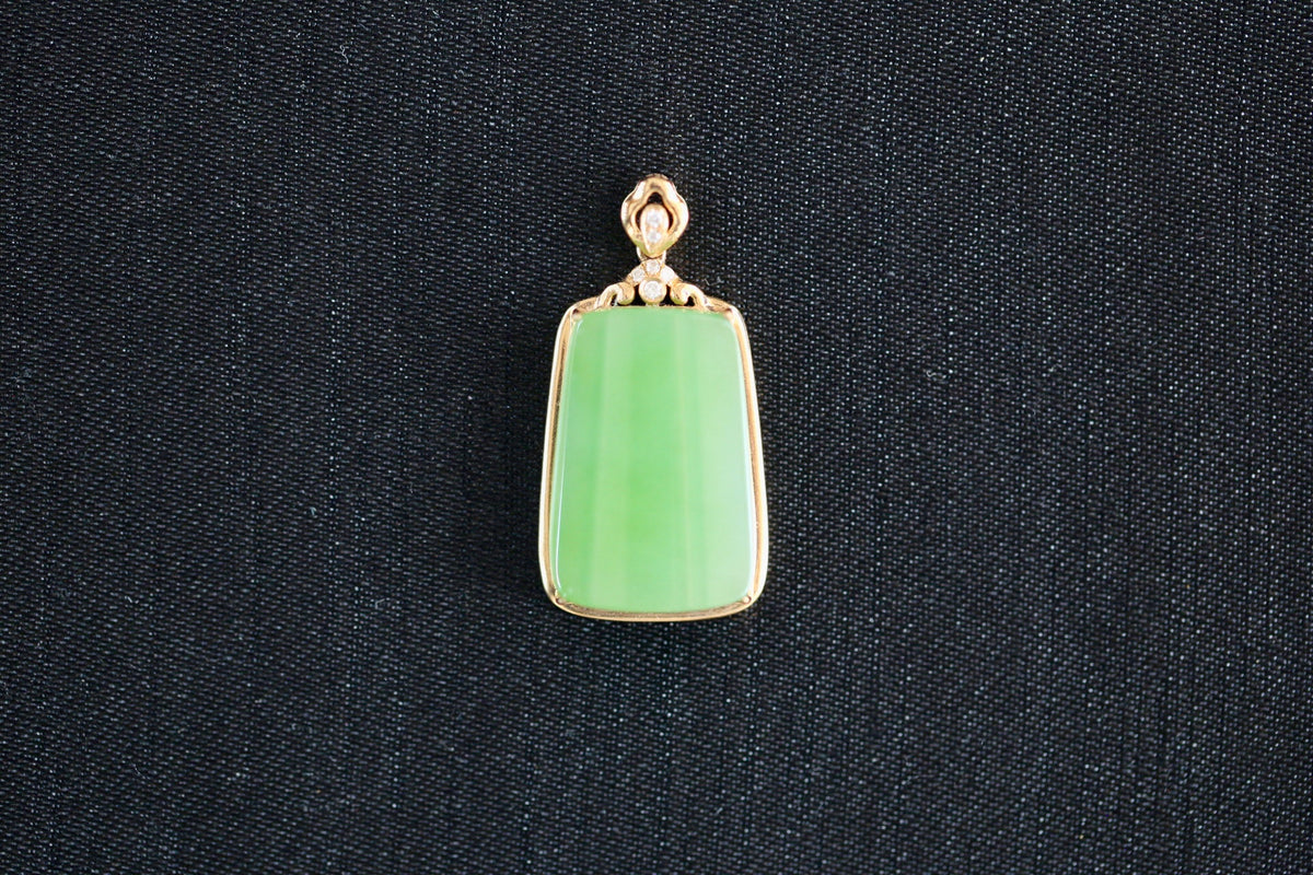 TABULA 004 · Willow Green — nephrite jade pendant, front