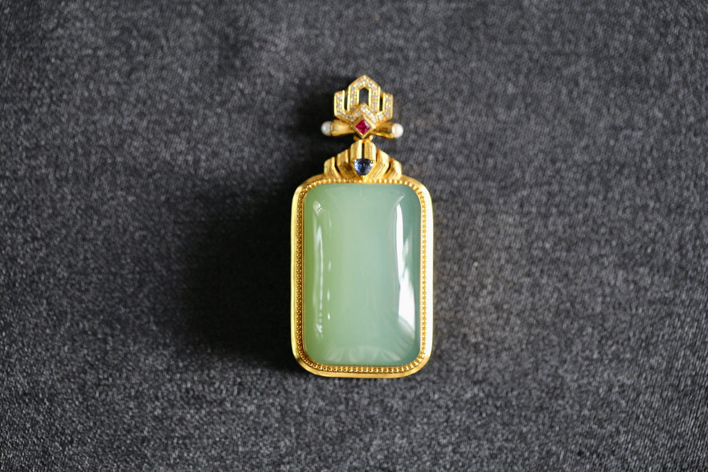TABULA 005 · Willow Green — nephrite jade pendant, front