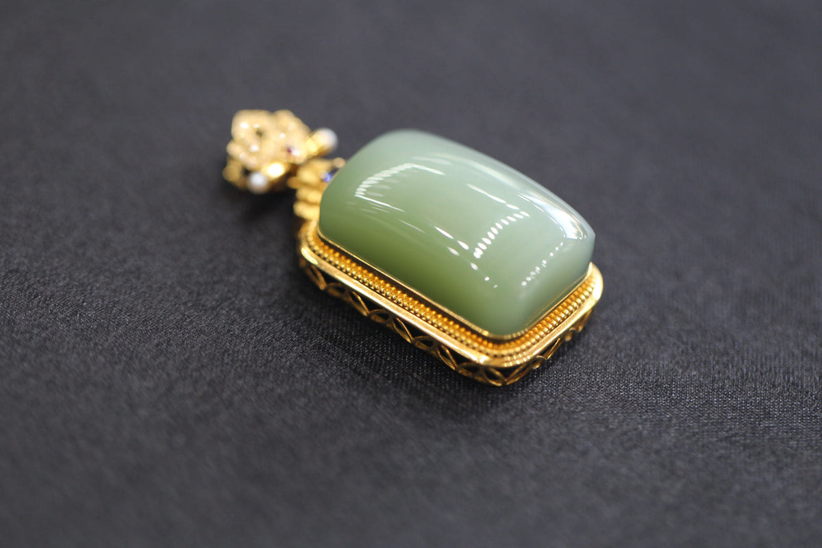 TABULA 005 · Willow Green — nephrite jade pendant, close view