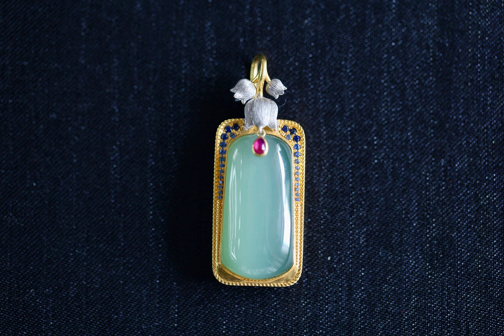 TABULA 006 · Willow Green — nephrite jade pendant, front