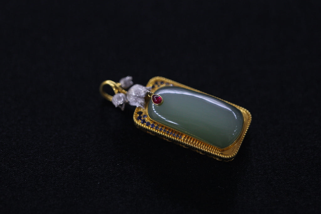 TABULA 006 · Willow Green — nephrite jade pendant, detail