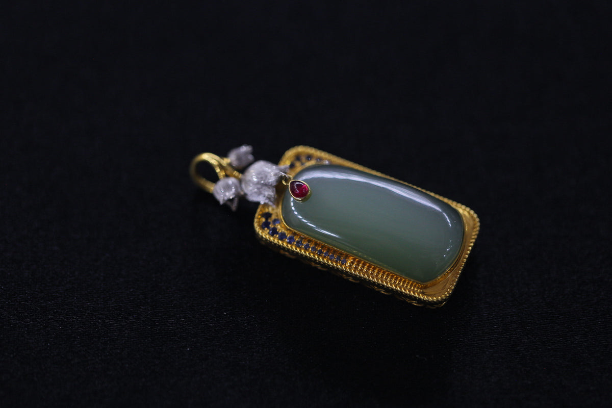 TABULA 006 · Willow Green — nephrite jade pendant, detail