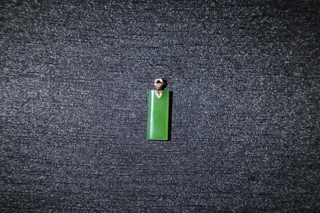 TABULA 007 · Willow Green — nephrite jade pendant, close view