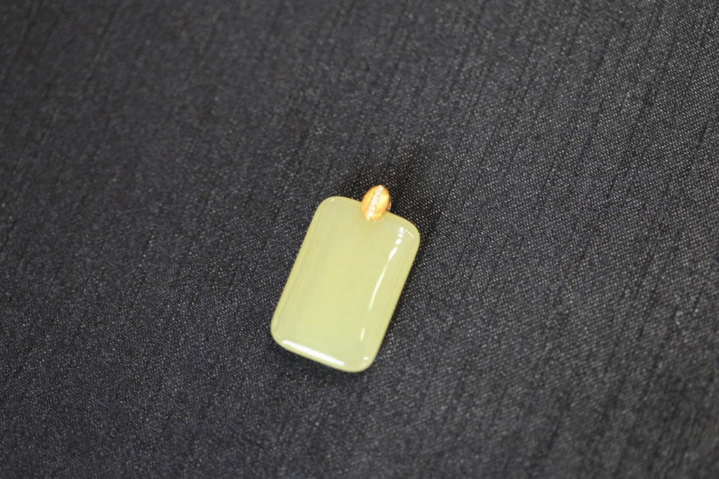 TABULA 009 · Golden Green — nephrite jade pendant, detail
