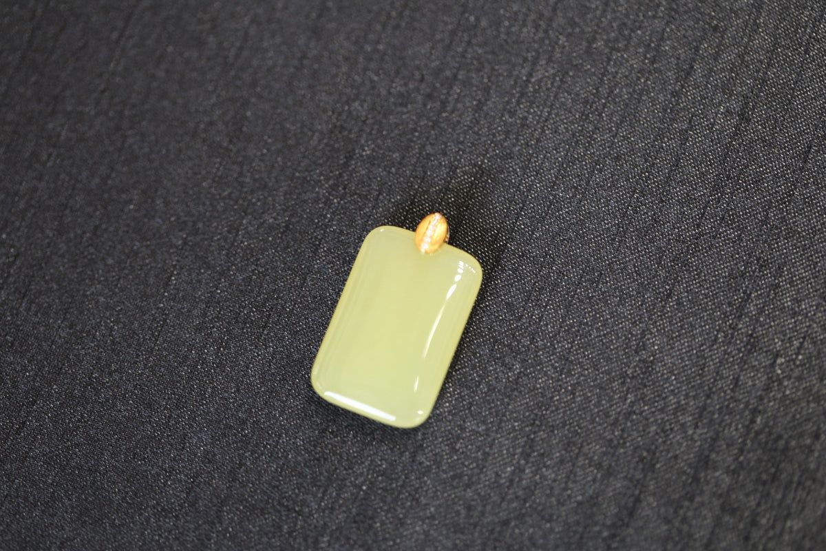 TABULA 009 · Golden Green — nephrite jade pendant, detail