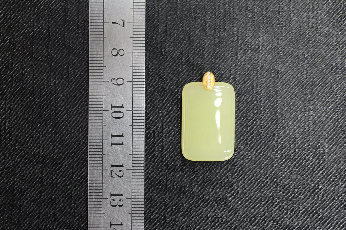 TABULA 009 · Golden Green — nephrite jade pendant, size reference