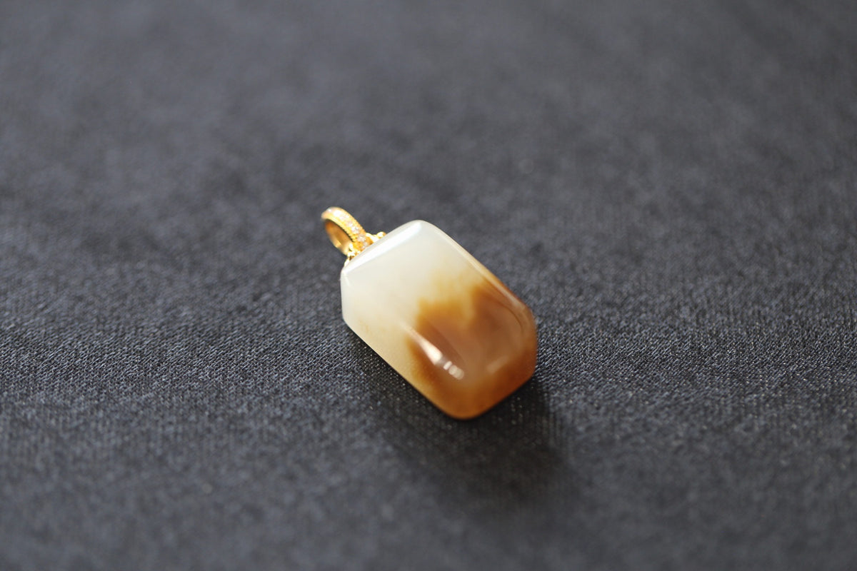 TABULA 010 · Multi-Colour — nephrite jade pendant, detail