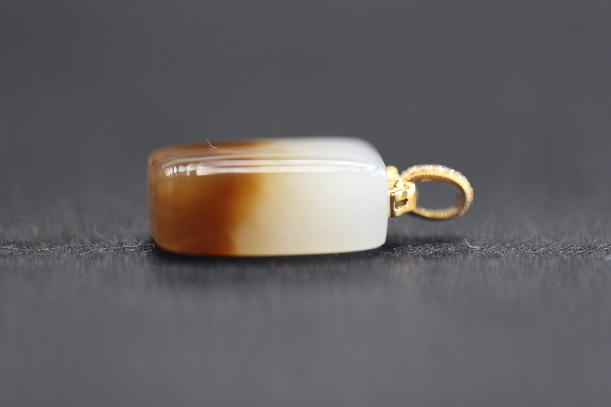TABULA 010 · Multi-Colour — nephrite jade pendant, close view