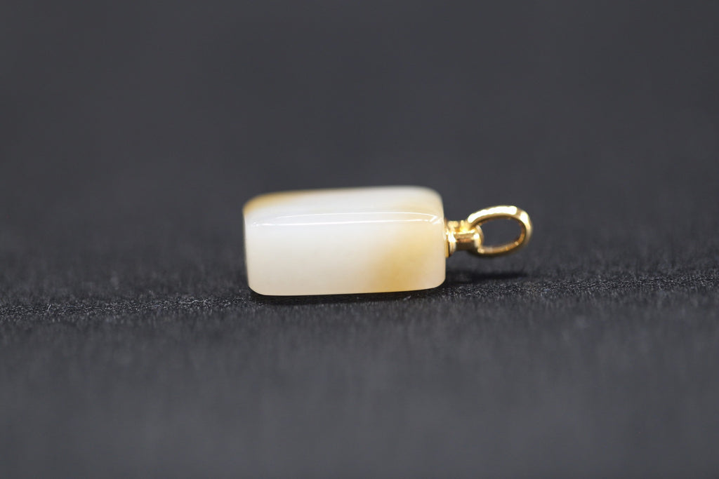 TABULA 011 · Multi-Colour — nephrite jade pendant, close view