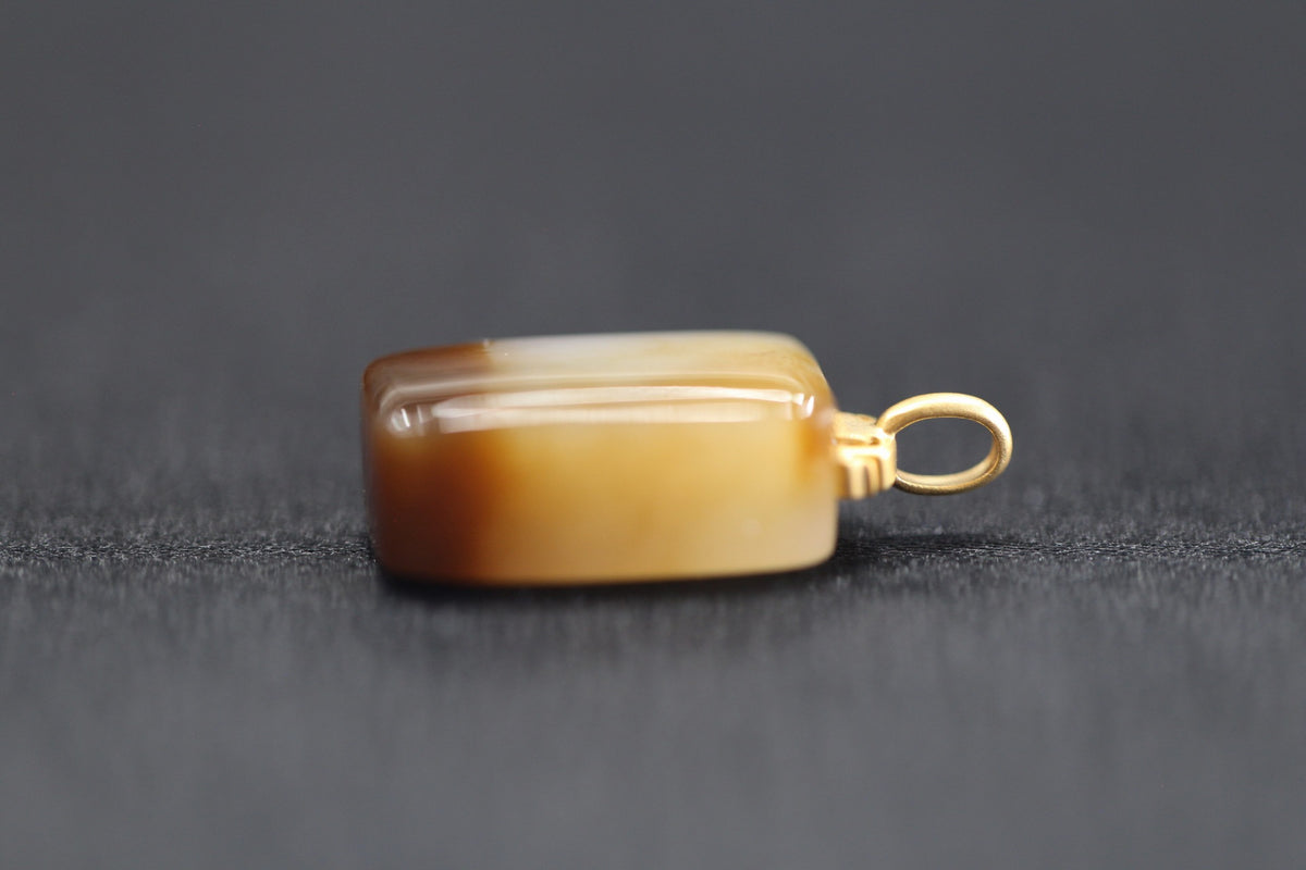 TABULA 012 · Multi-Colour — nephrite jade pendant, close view