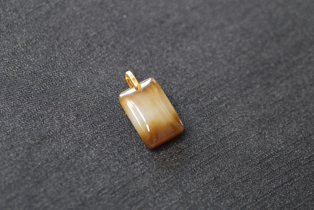 TABULA 013 · Multi-Colour — nephrite jade pendant, detail