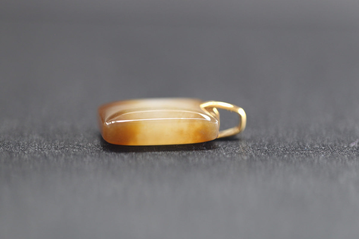 TABULA 013 · Multi-Colour — nephrite jade pendant, close view