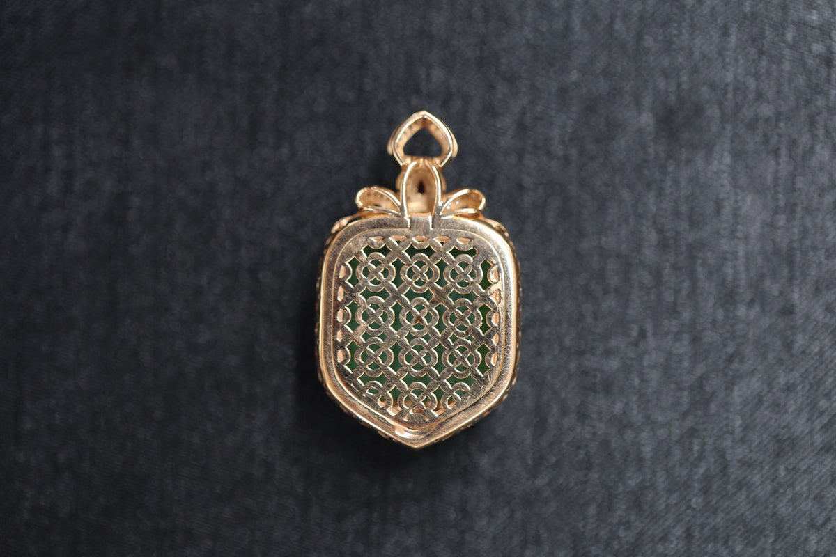 TABULA 014 · Willow Green — nephrite jade pendant, back view