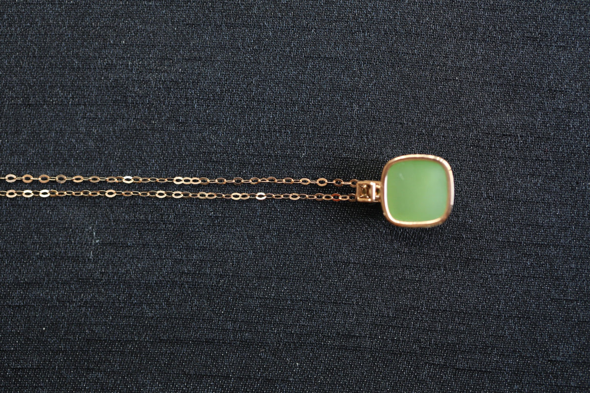 TABULA 015 · Willow Green — nephrite jade necklace, detail
