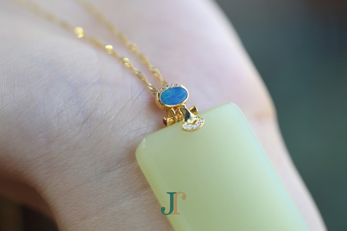 TABULA 017 · Golden Green — nephrite jade pendant, in the hand