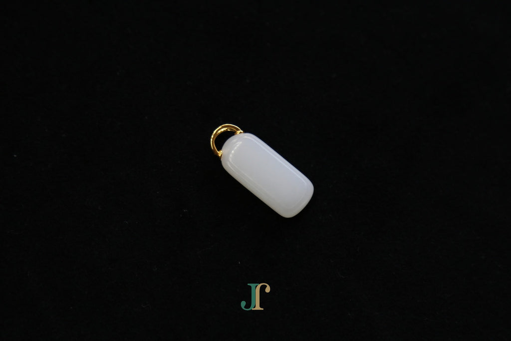 TABULA 019 · Suet White — nephrite jade pendant, detail