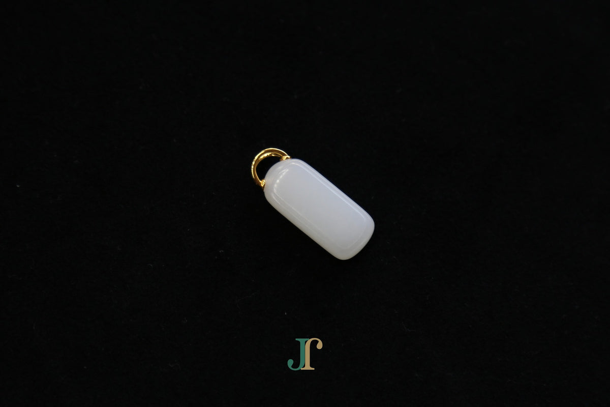 TABULA 019 · Suet White — nephrite jade pendant, detail