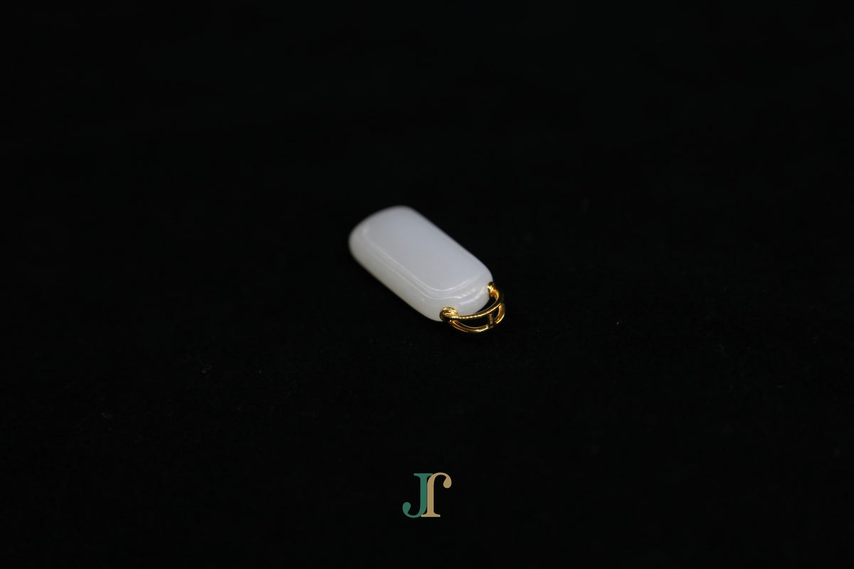 TABULA 019 · Suet White — nephrite jade pendant, bail detail